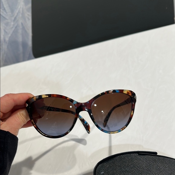 Authentic Prada Tortoise Shell Sunglasses. Pre-owned. - Picture 5 of 5